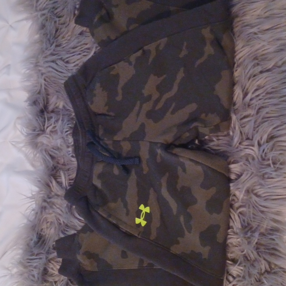 Under Armour Camo Joggers, size YSM